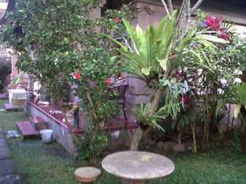 Uma Kutuh Hostel *